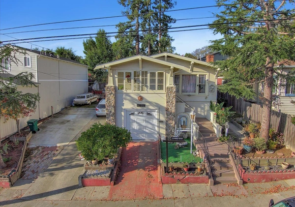 Redwood Heights Living With $19,000 Price Drop